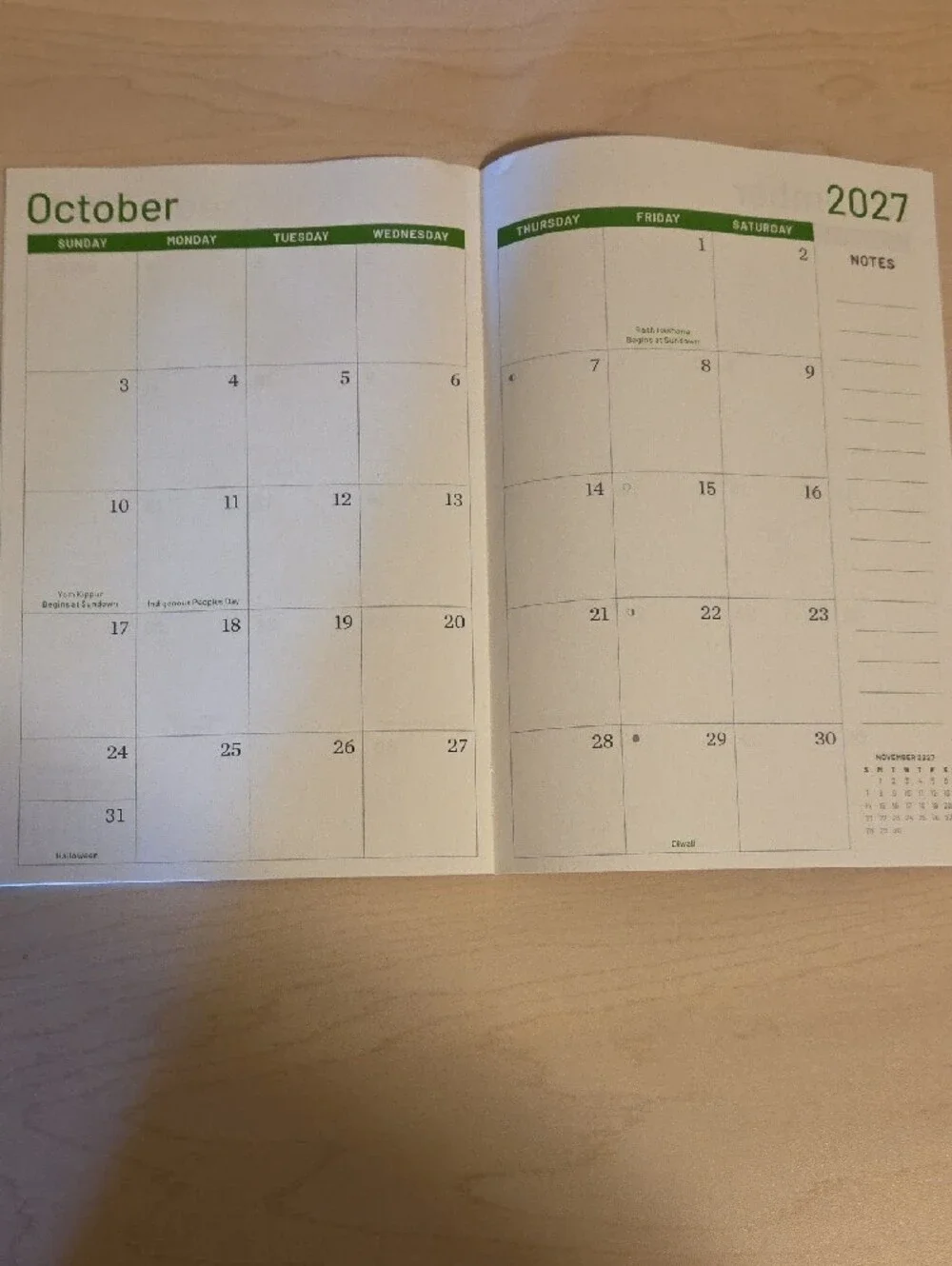 2027 Monthly Planner featuring Giraffes